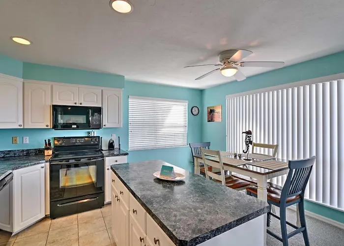 Beachfront Cedar Key Condo W/ Pool, Spa & Views!