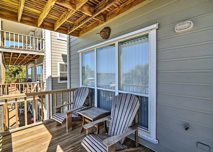 Beachfront Cedar Key Condo W/ Pool, Spa & Views!